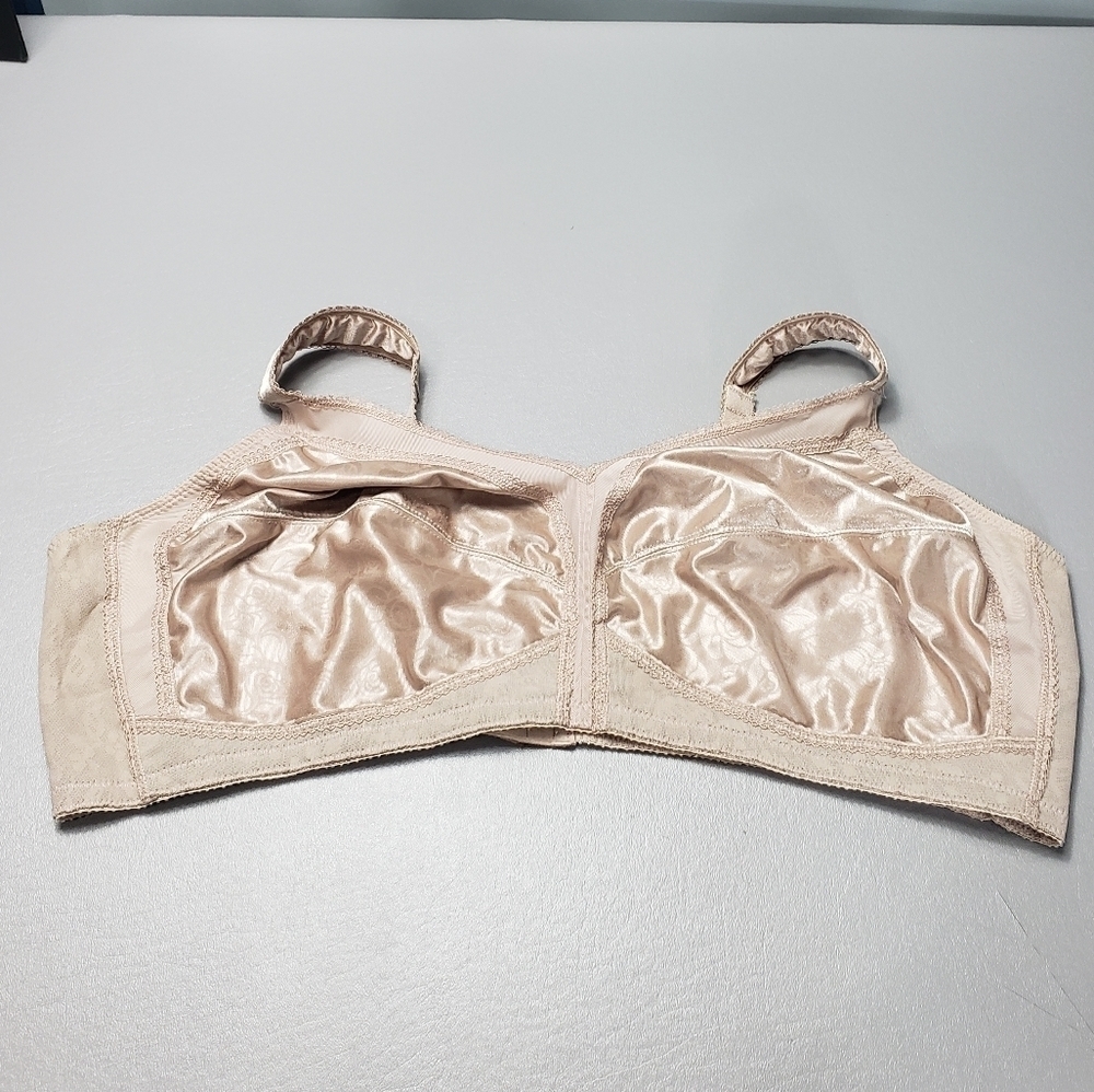 Playtex 18 hour tan wireless bra women's size 54C